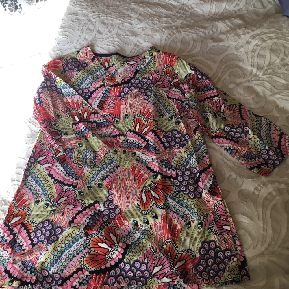 New tunic, v neck in pinks, purple, navy butterfly print. Size medium.